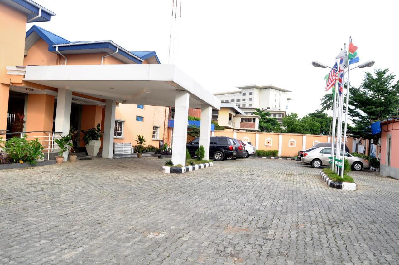 Primal Hotel Isaac John Gra Ikeja Bagian luar foto