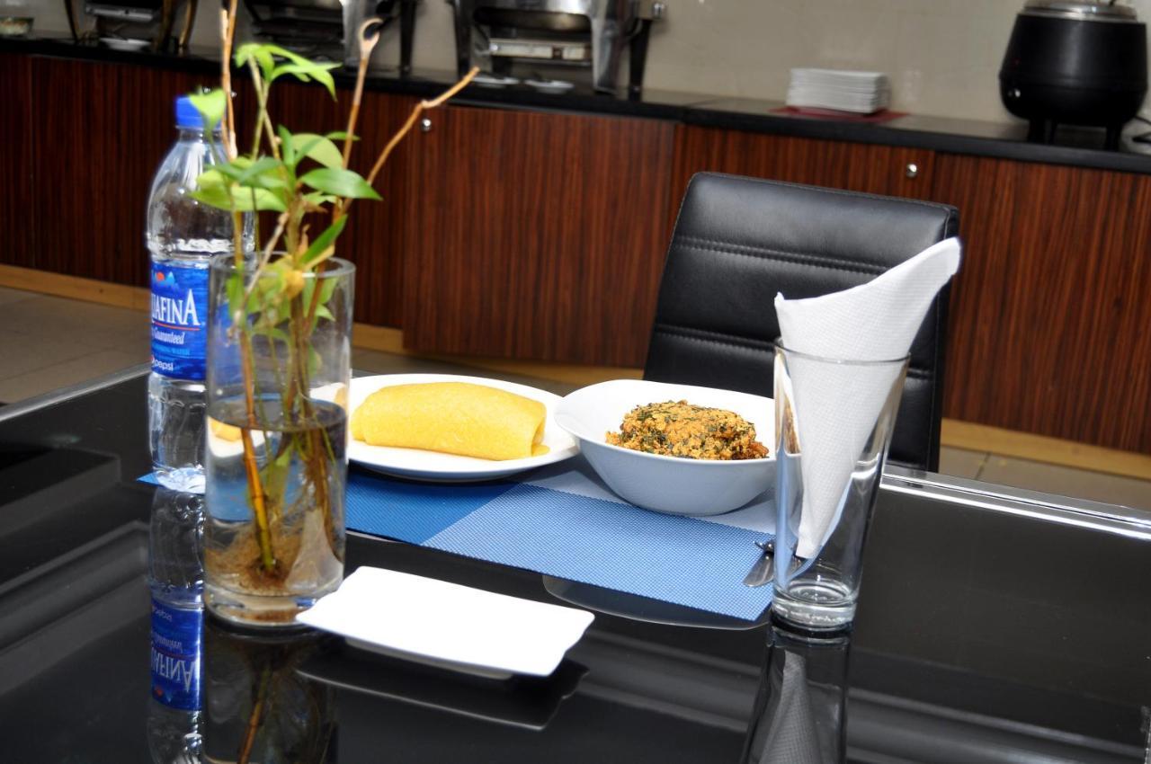 Primal Hotel Isaac John Gra Ikeja Bagian luar foto