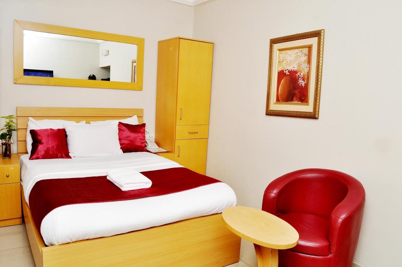 Primal Hotel Isaac John Gra Ikeja Bagian luar foto