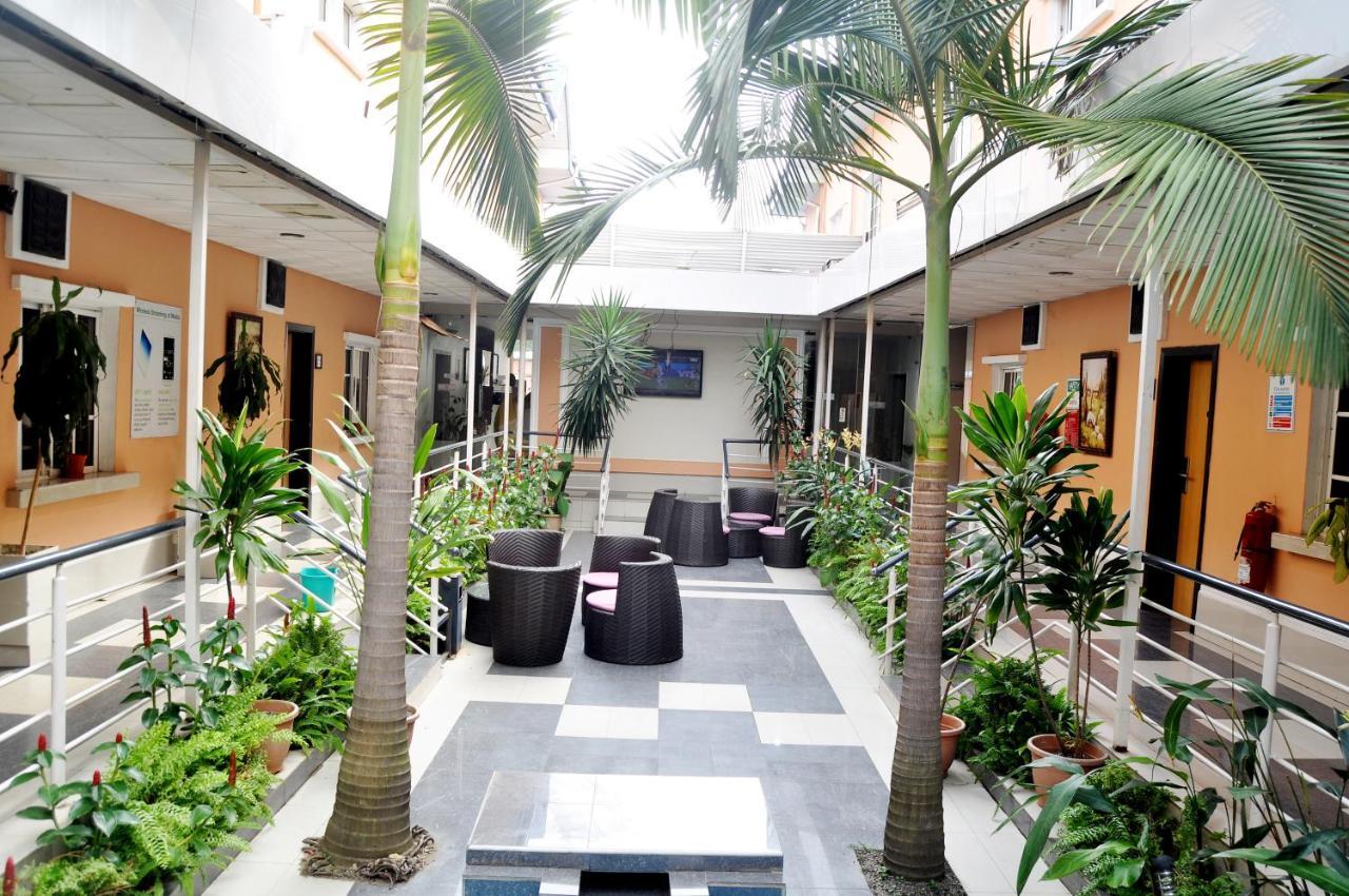 Primal Hotel Isaac John Gra Ikeja Bagian luar foto