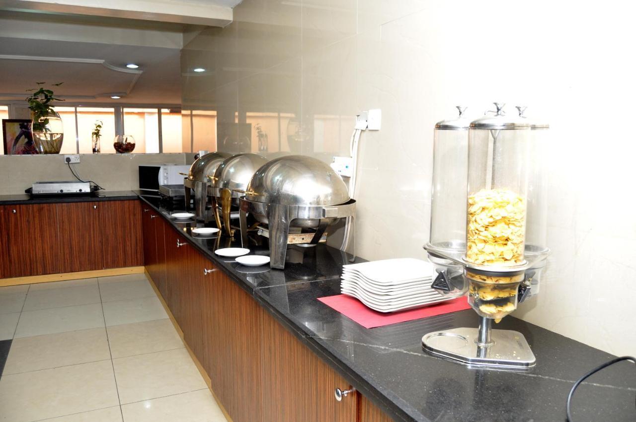 Primal Hotel Isaac John Gra Ikeja Bagian luar foto