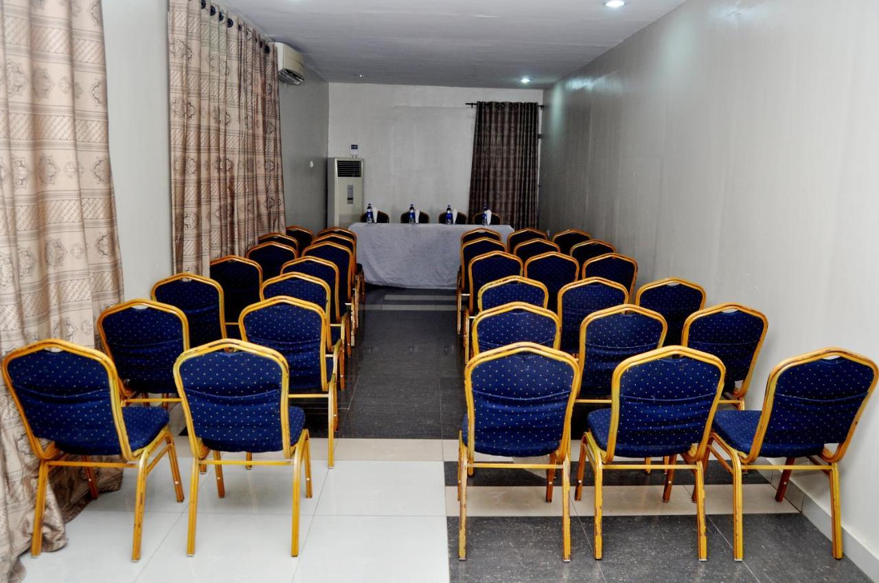 Primal Hotel Isaac John Gra Ikeja Bagian luar foto