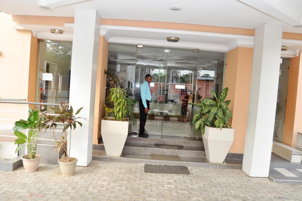 Primal Hotel Isaac John Gra Ikeja Bagian luar foto
