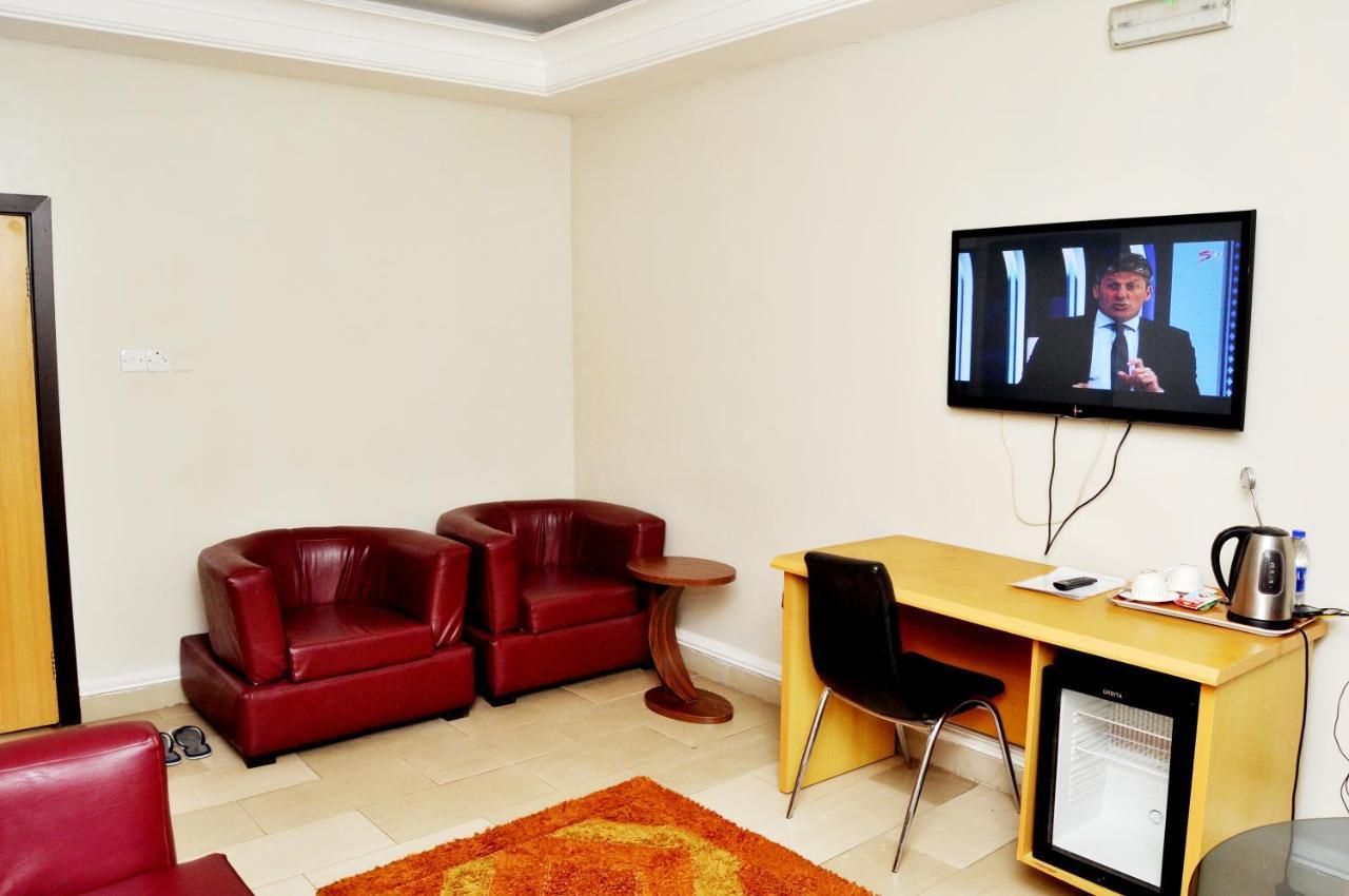 Primal Hotel Isaac John Gra Ikeja Bagian luar foto