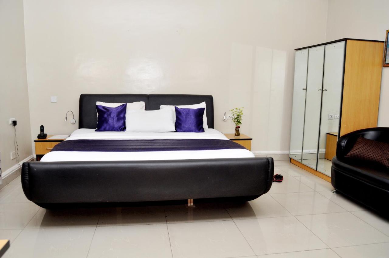 Primal Hotel Isaac John Gra Ikeja Bagian luar foto