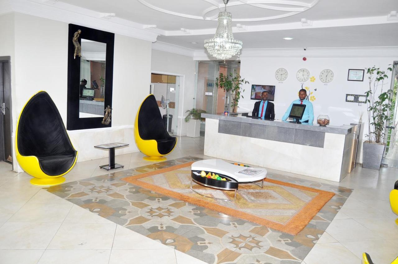 Primal Hotel Isaac John Gra Ikeja Bagian luar foto