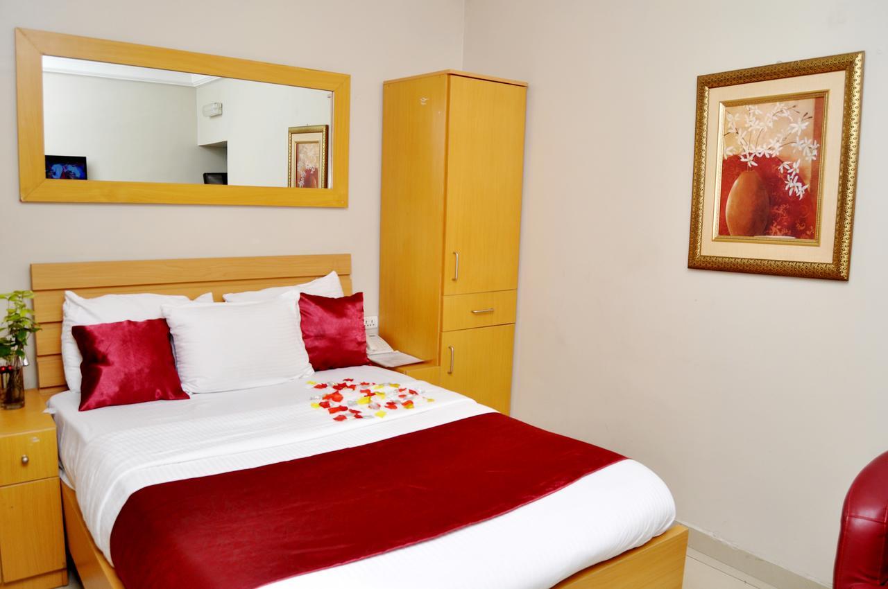 Primal Hotel Isaac John Gra Ikeja Bagian luar foto