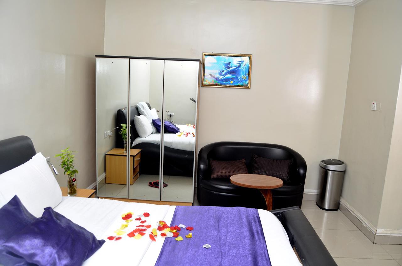 Primal Hotel Isaac John Gra Ikeja Bagian luar foto